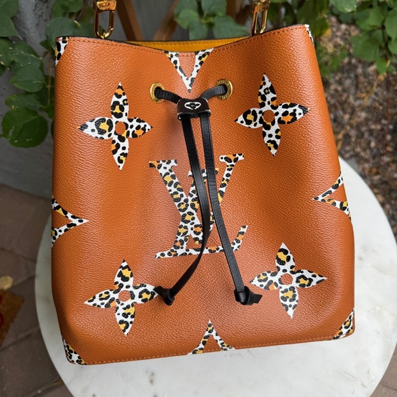 Louis Vuitton Giant Monogram Jungle NeoNoe Drawstring Bucket Crossbody - Picture 3 of 15